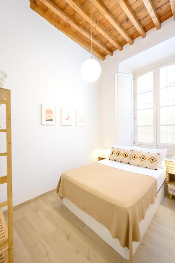 Lägenhet Modern 3 Bedroom, Center With Patio & High Ceilings By 10tosea