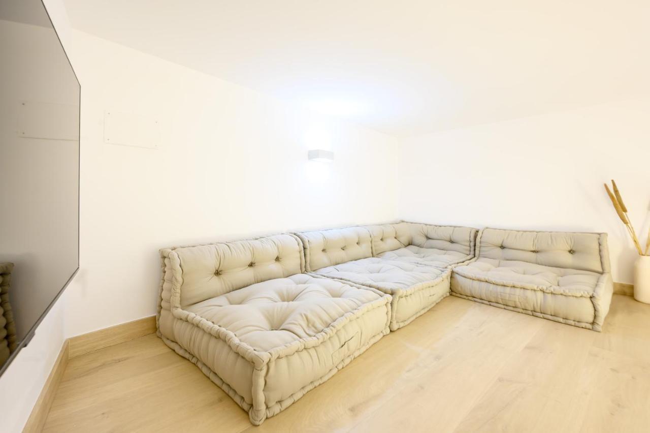 Modern 3 Bedroom, Center With Patio & High Ceilings By 10tosea Lägenhet Málaga